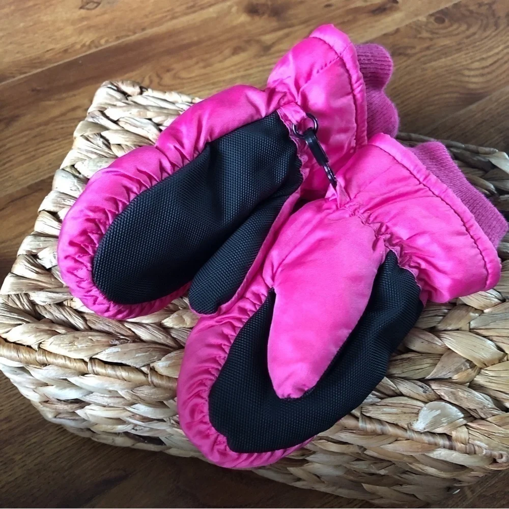 Wonder Nation girl’s pink winter mittens in OSFM